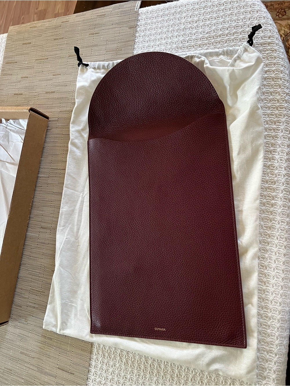 Cuyana Convertible Leather Laptop Sleeve 13-14-inch in Cherry